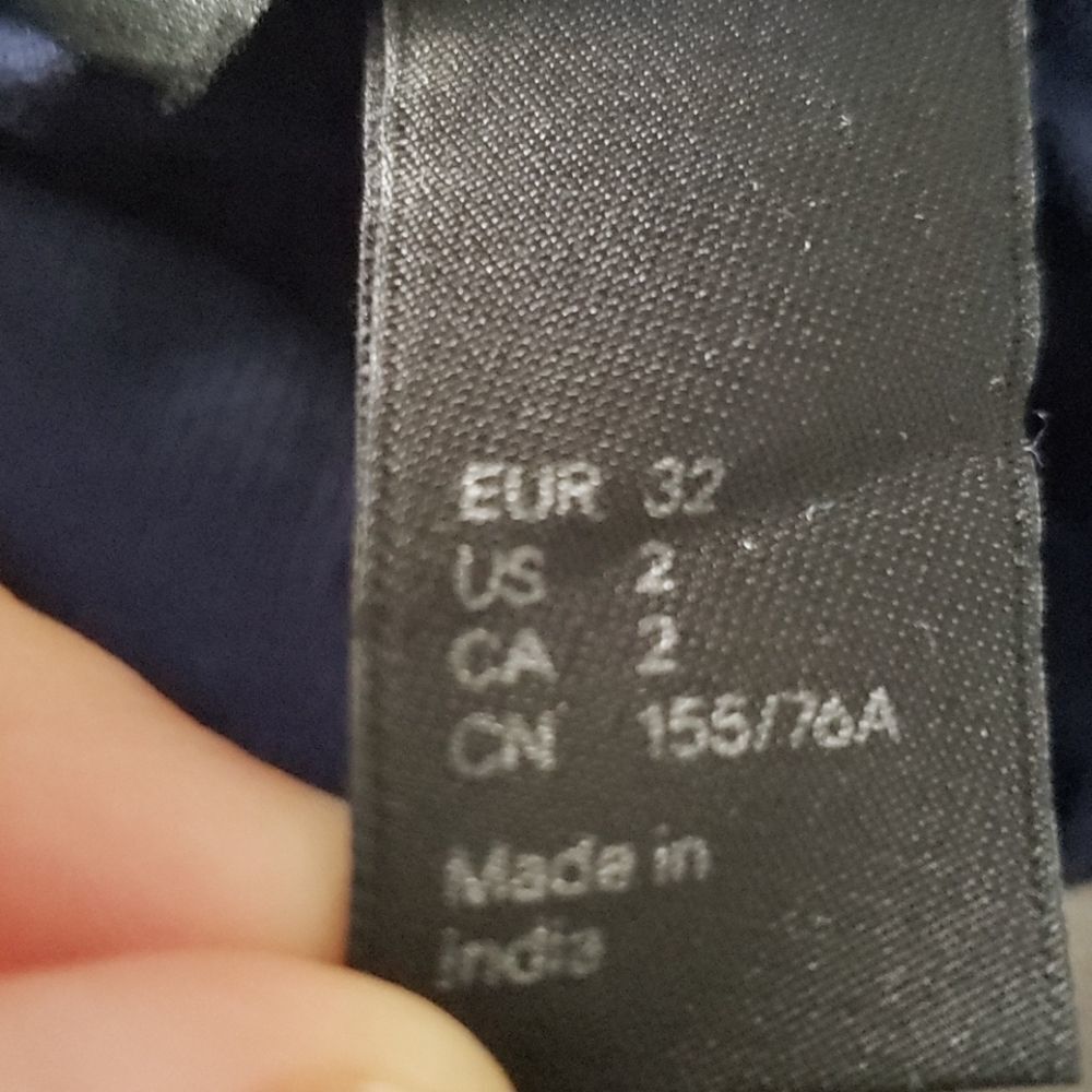 H&M Blouse   - Picture 5 of 6
